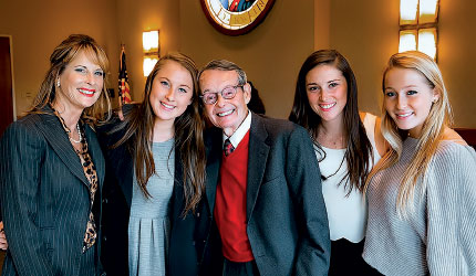Cynthia Oaks Linville '80 (L-R), Lucy Linville ’18, Billy Oaks '51, Cameron Linville '13, and Carly Loveman '17.
