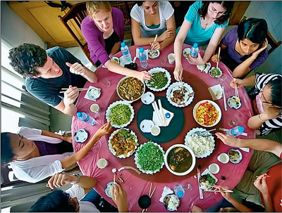 During their visit to Dandong, China, a border city with North Korea, students tasted a variety of traditional foods.